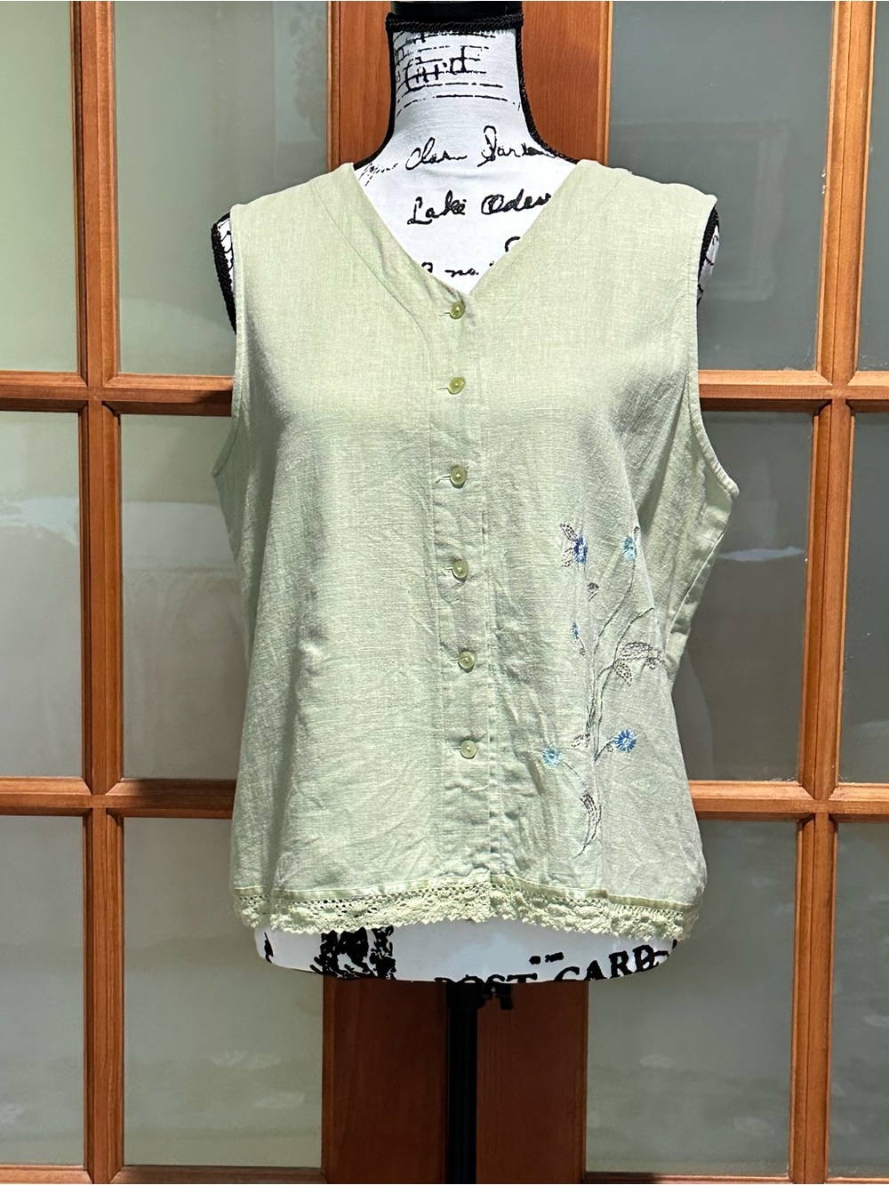 Kathie Lee Colection Sleeveless Light Green Linen Blouse with Embroidery